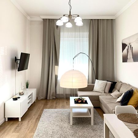 Alfoeldi Palace Apartman เดเบรตเซน ภายนอก รูปภาพ