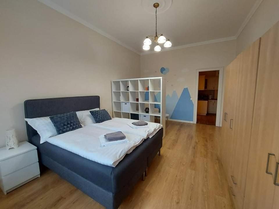 Alfoeldi Palace Apartman เดเบรตเซน ภายนอก รูปภาพ