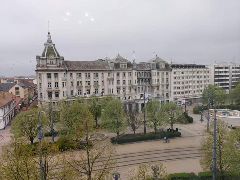 Alfoeldi Palace Apartman เดเบรตเซน ภายนอก รูปภาพ
