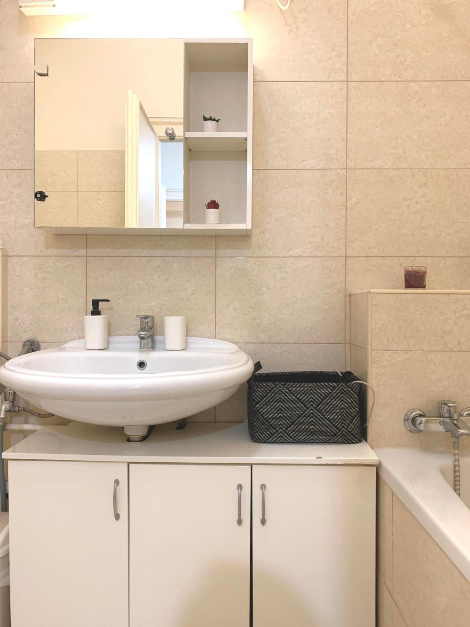 Alfoeldi Palace Apartman เดเบรตเซน ภายนอก รูปภาพ