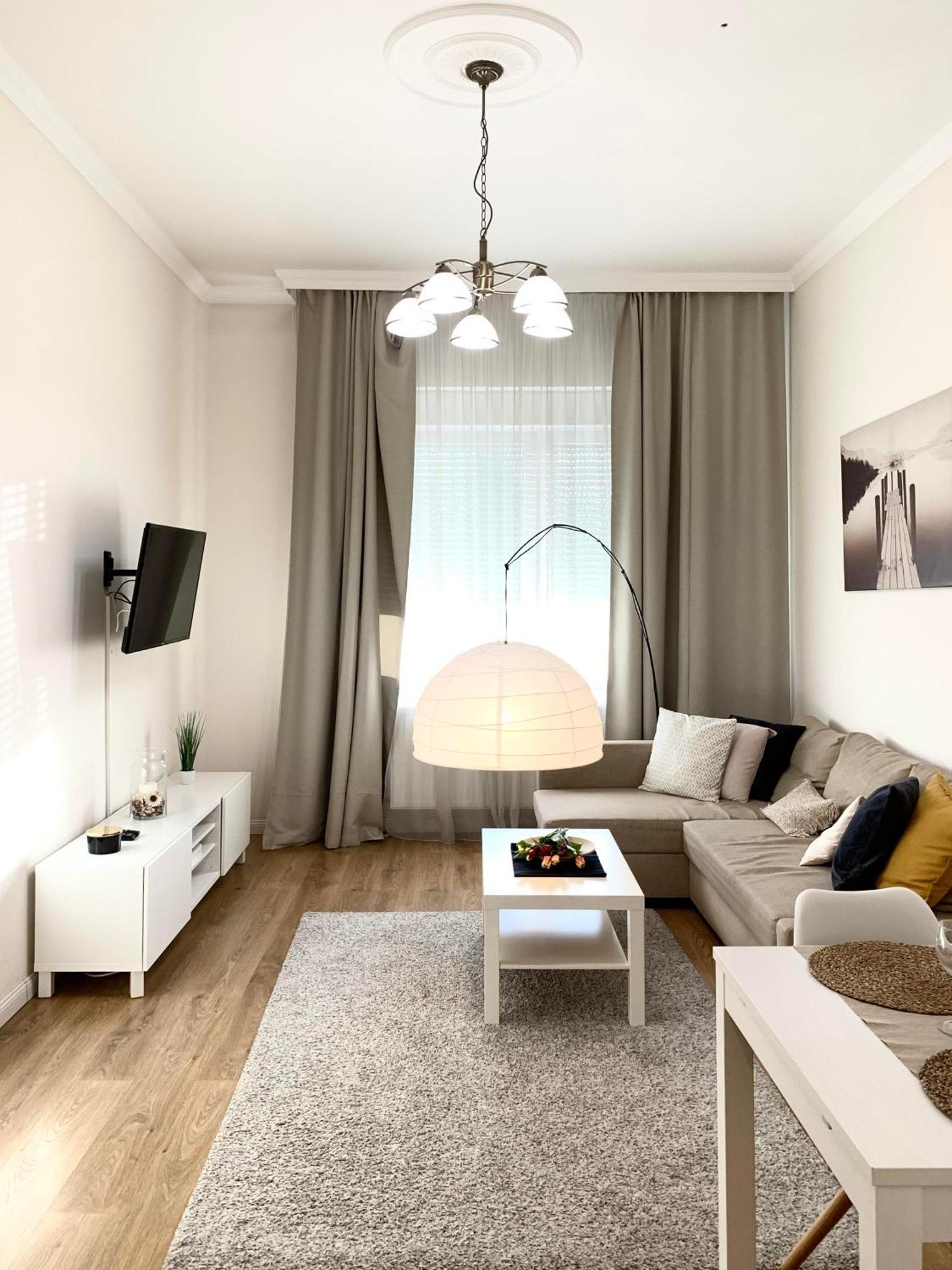 Alfoeldi Palace Apartman เดเบรตเซน ภายนอก รูปภาพ
